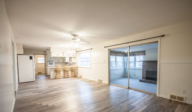 Dining Area - 317 Murray Dr