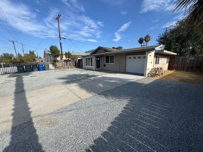 Building Photo - 4 bedroom in El Cajon