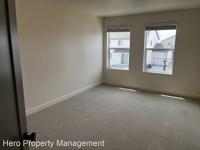 Building Photo - 3 br, 2.5 bath House - 626 South Spring Sn...
