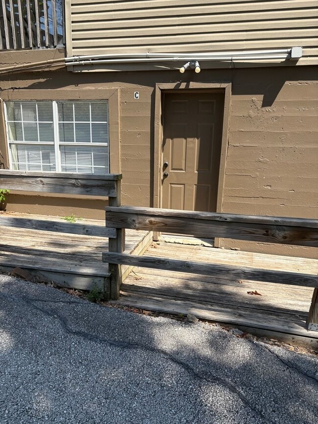 Building Photo - 668 N Lindell Ave