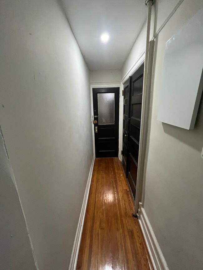 Building Photo - 1061 Clay Ave