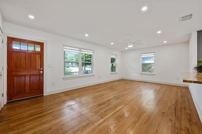 Foto del edificio - 2606 W 48th St