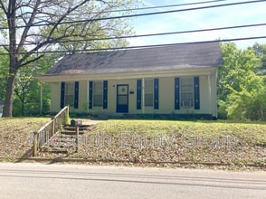 Building Photo - 420 N McLemore Ave
