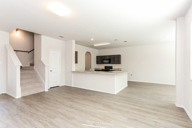 Foto del edificio - 8309 Runner Oak Ln