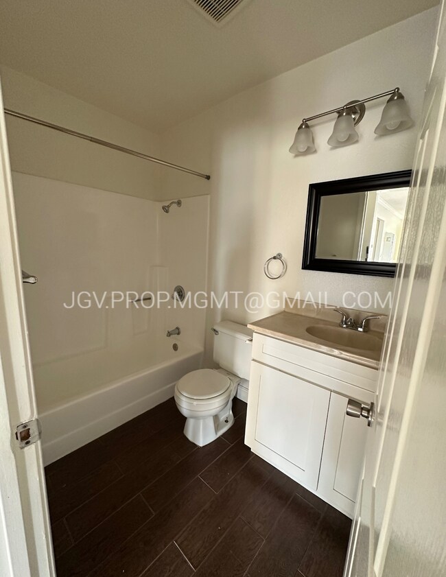 Foto del edificio - 7620 Newlin Ave