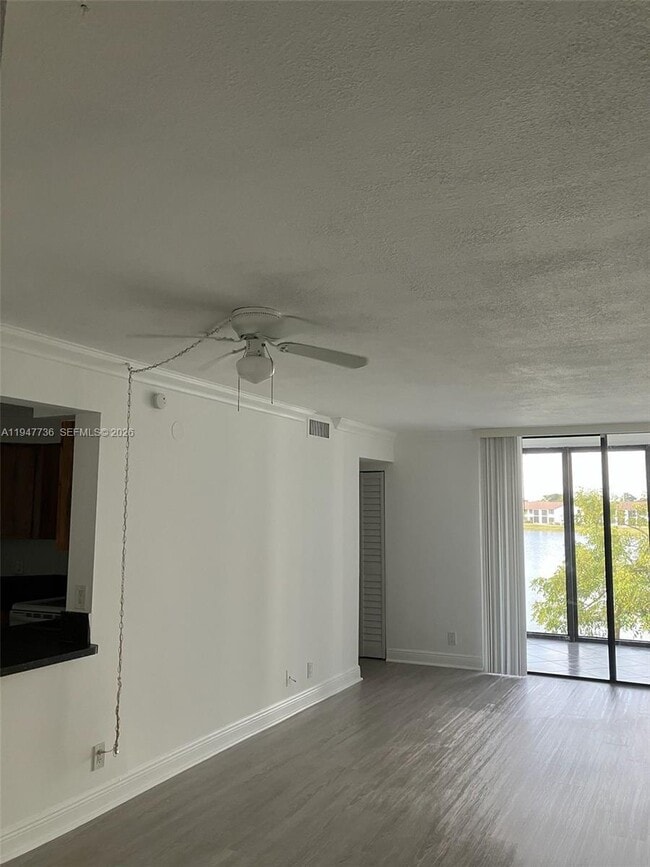 Foto del edificio - 212 Lake Pointe Dr