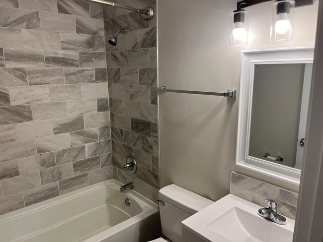 Building Photo - Spacious 3BR Home – Centrally Located | St...