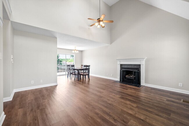 Foto del edificio - 680 Foxfield Dr