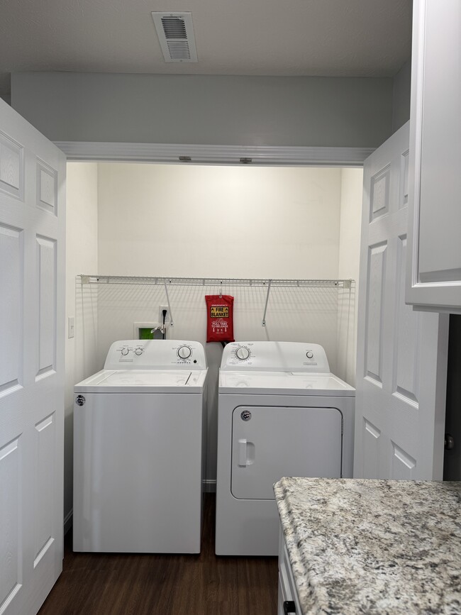 Building Photo - 139 School Side Dr