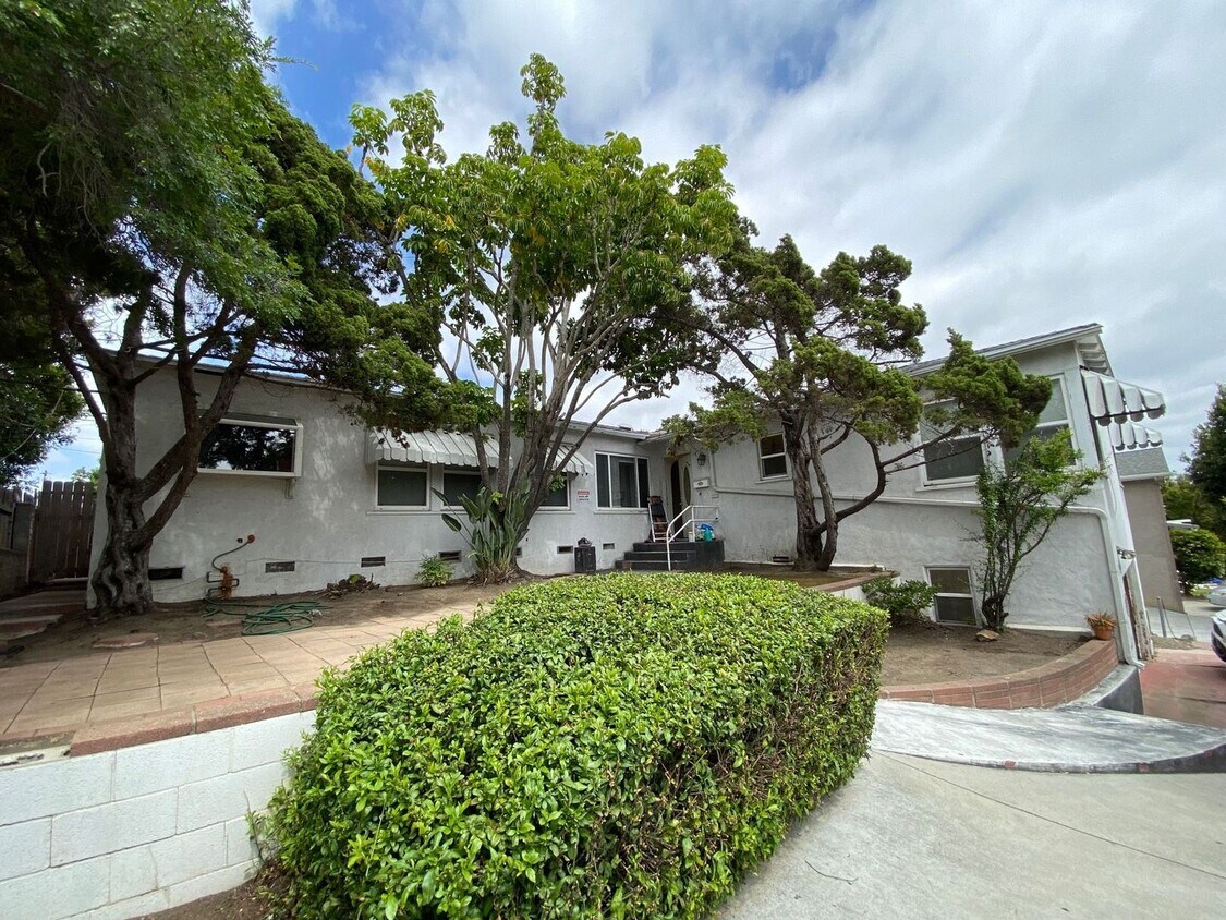 Foto principal - Large House!! Quick walk to campus!!