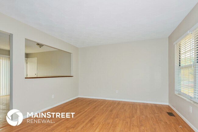 Building Photo - 738 Pine Haven Dr