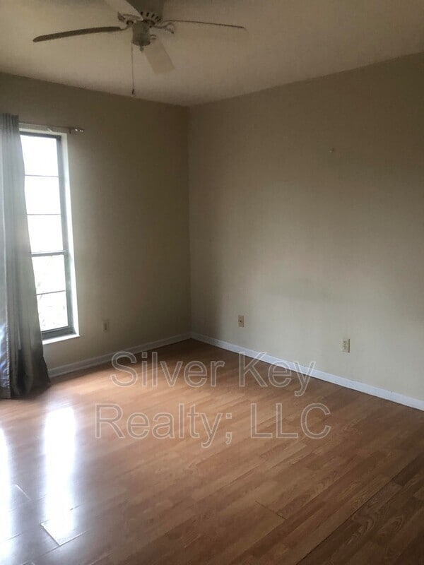 Building Photo - 311 Sunset Dr