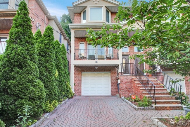 Photo - 176 Undercliff Ave Townhome