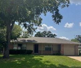 Building Photo - 2608 Wayside Dr
