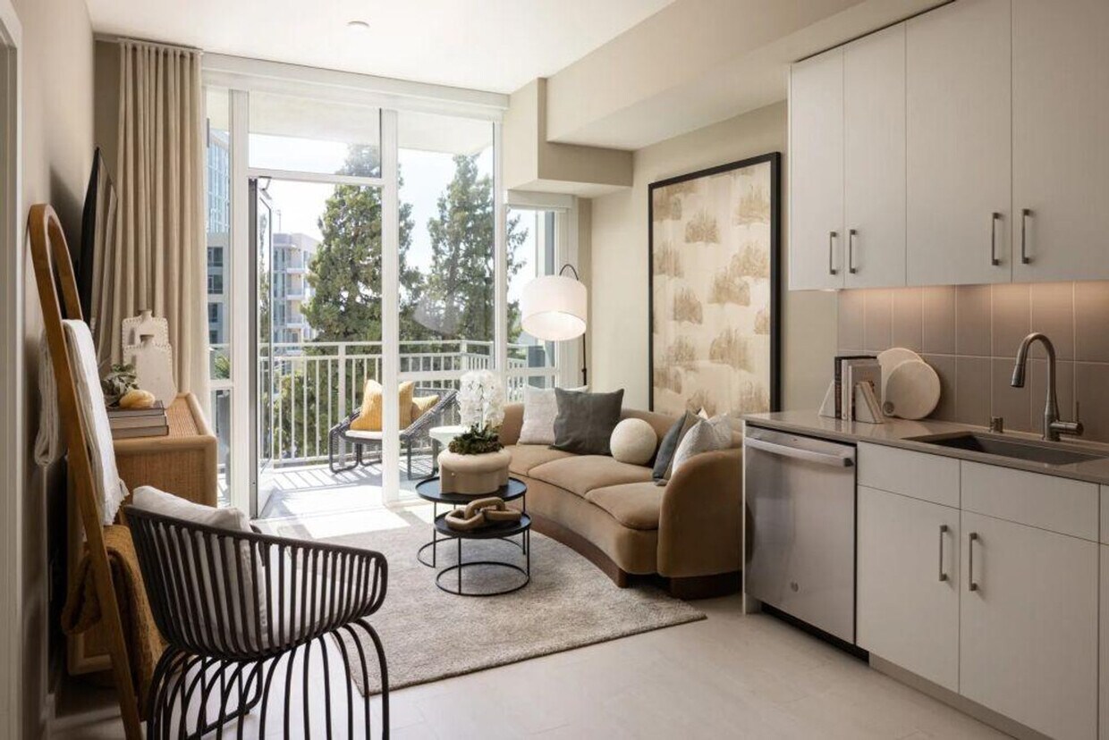 Primary Photo - 240 S Taaffe St