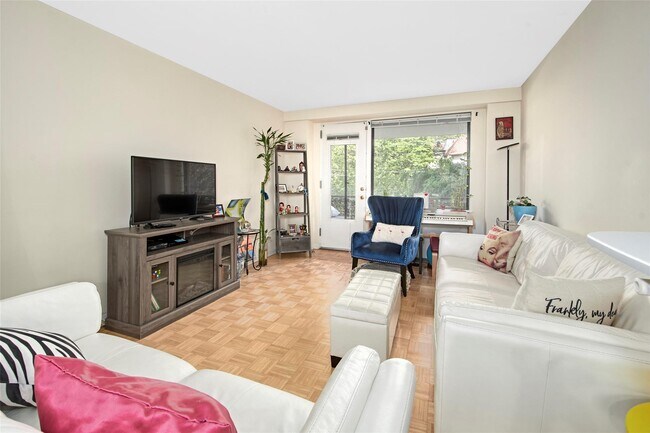 Foto del edificio - 4901 Henry Hudson Pkwy W