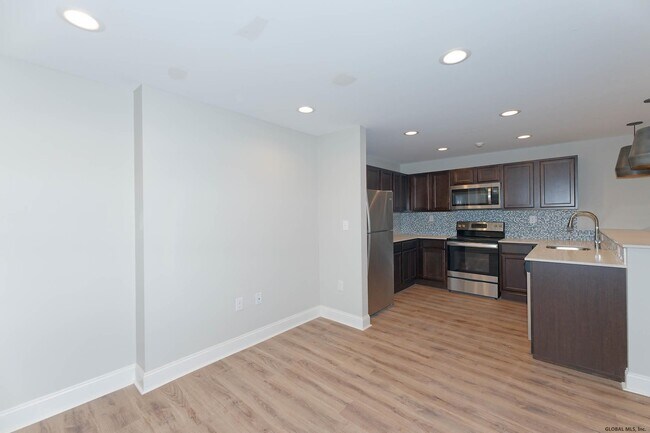 Foto del edificio - 536 Madison Ave