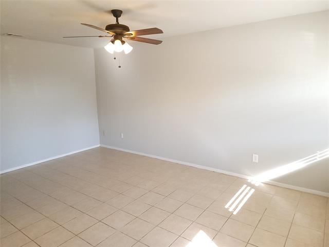 Foto del edificio - 1104 Suburban Dr