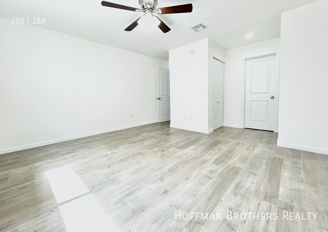 Foto del edificio - 11941 Weddington St