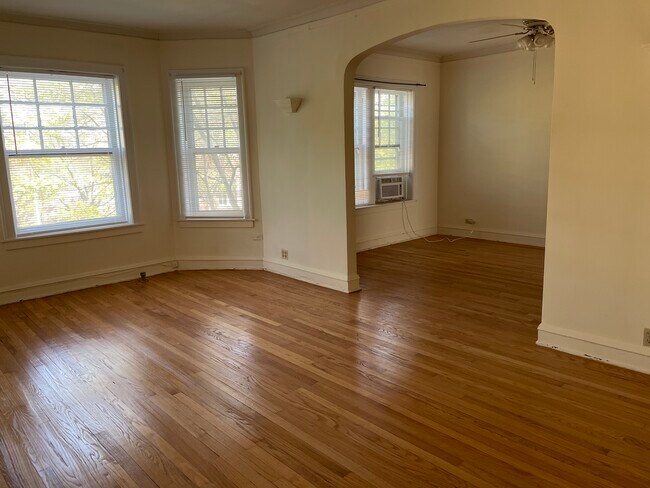 Building Photo - 828 Elmwood Ave