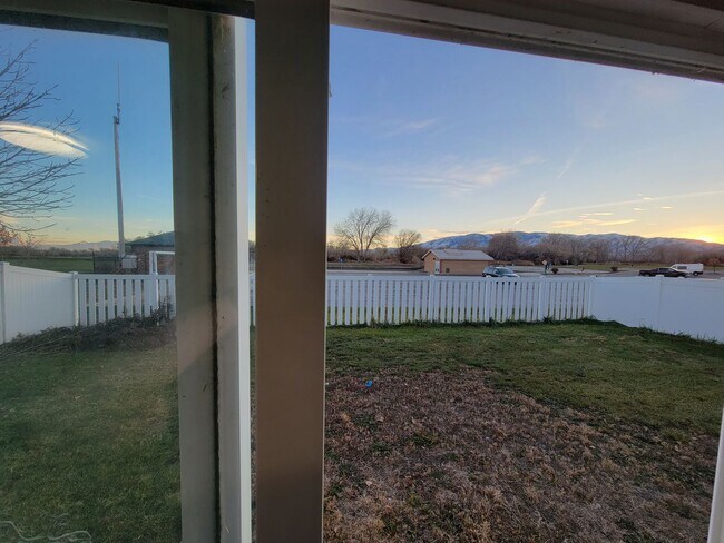 Building Photo - Beautiful single-family home in Lehi for R...
