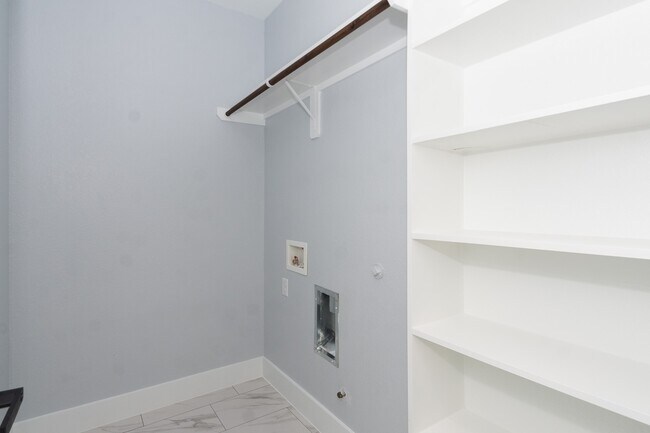 Foto del edificio - 6513 Avenue B