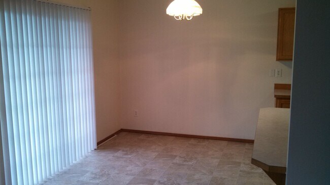 Foto del edificio - BH T 2220-2222 Dean Avenue