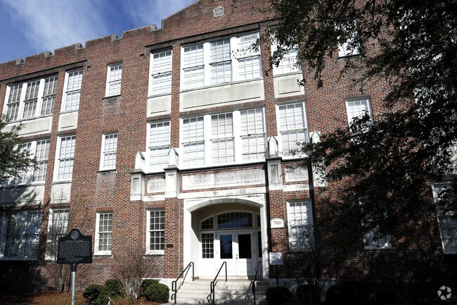 Building Photo - Heritage Place