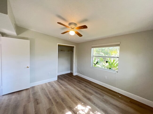 Building Photo - 6511 Seminole Dr