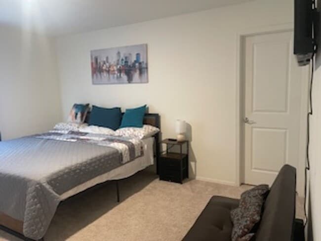 Foto del edificio - Spacious New four bedroom home