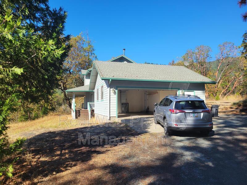 6710 Tunnel Loop Rd, Grants Pass, OR 97526 House Rental in Grants