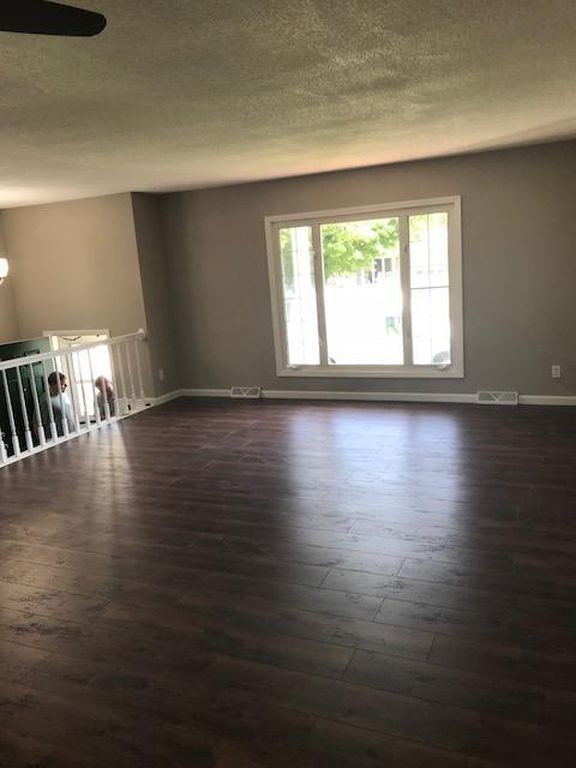 Building Photo - 2231 Maplecrest Rd