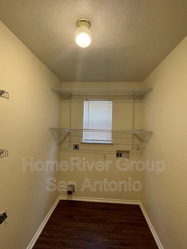 Foto del edificio - 6618 Buckhorn Cliff