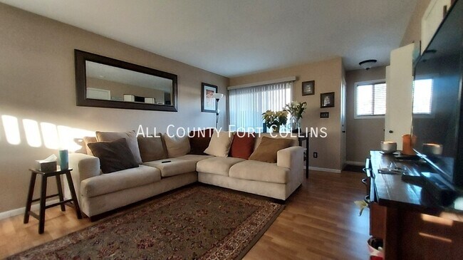 Foto del edificio - 3024 Ross Dr