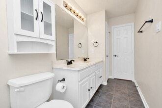 Building Photo - 16510 Bluff Springs Dr