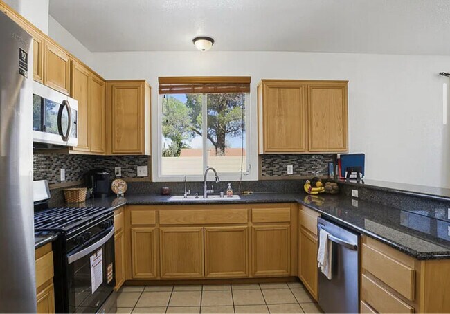 Building Photo - 751 Pino Ave