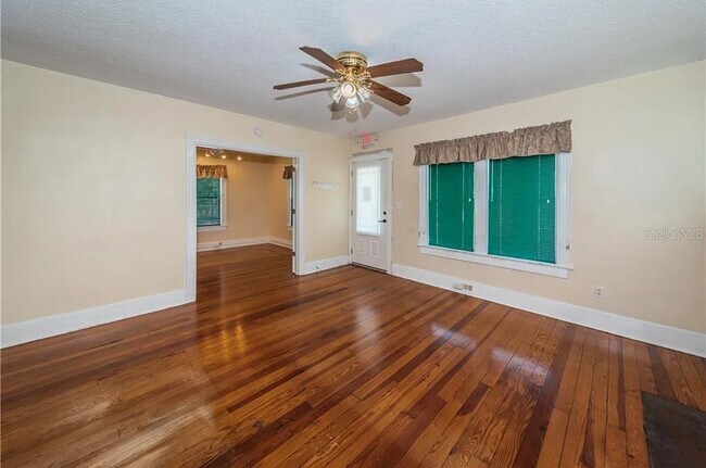 Foto del edificio - 638 E Tarpon Ave