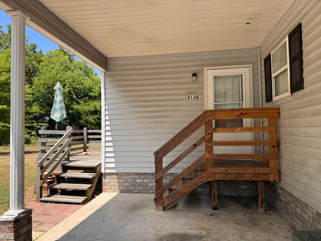 Building Photo - 963