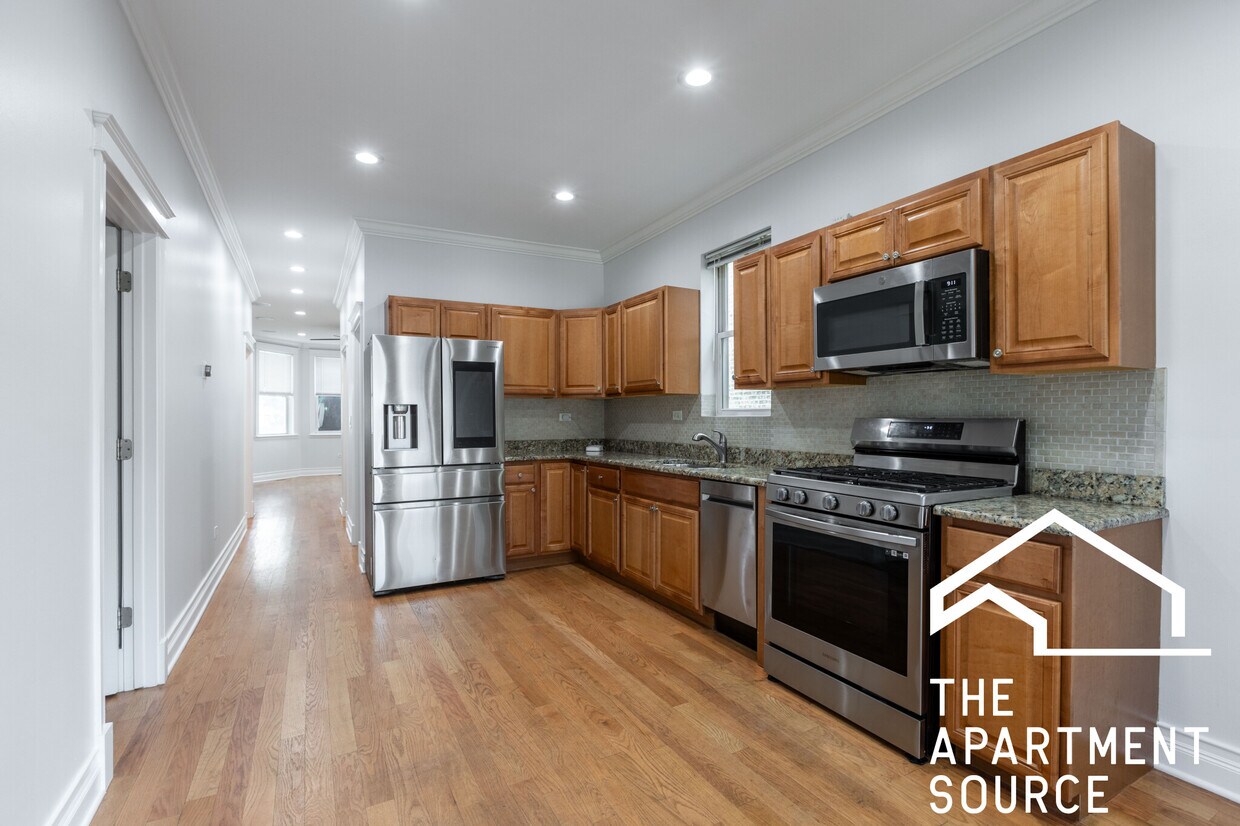 Foto principal - 3703 W Belmont Ave