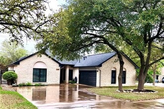 Building Photo - 2200 Falcon Dr