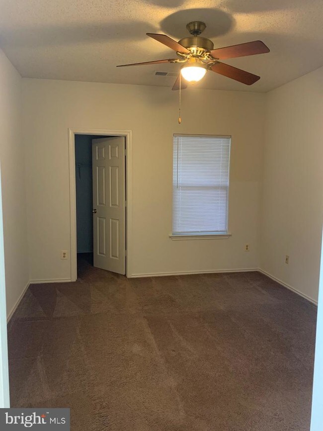 4412 Helmsford Ln Unit 102, Fairfax, VA 22033 Room for Rent in