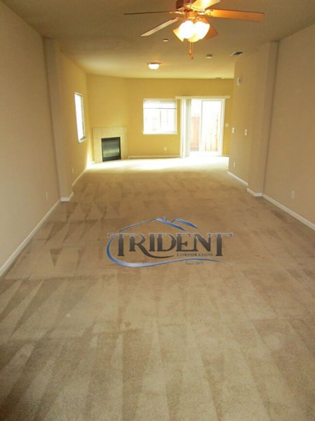Building Photo - 406 Hetherington Cir