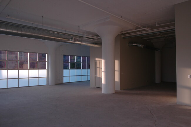 Building Photo - 530 Molino St