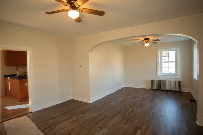 Foto del edificio - 210 E Canal St