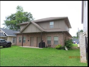 Building Photo - 826 Monnett Ave