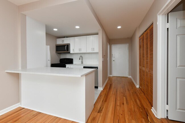 Building Photo - 43 Van Wagenen Ave