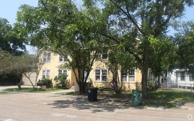 Foto del edificio - Walk to LSU. Louisiana Terrace (37 units)