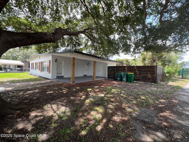 Building Photo - 1221 Cypress Ln