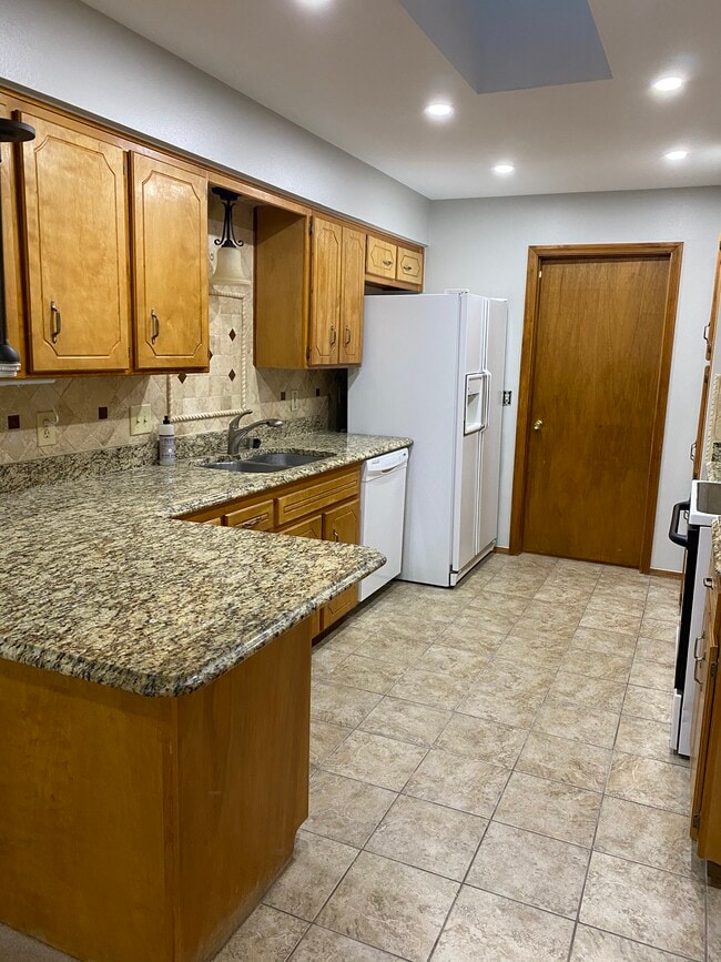 Building Photo - 3408 Gladstone Ln