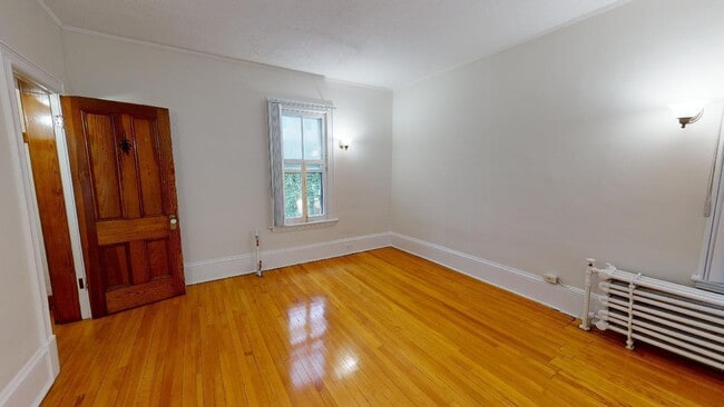Interior Photo - 143 MacLaren